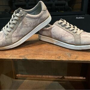 Dr. Scholl's Gray and White Athletic Shoes